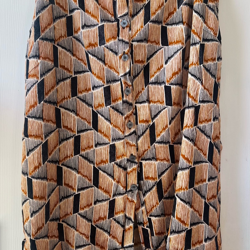 Treasure & Bond Geometric Button-Front Midi Skirt in Tan and Black